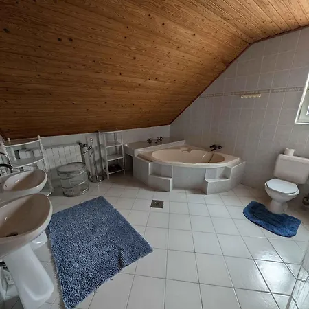 In - Nordtransdanubien 51288 Apartment *